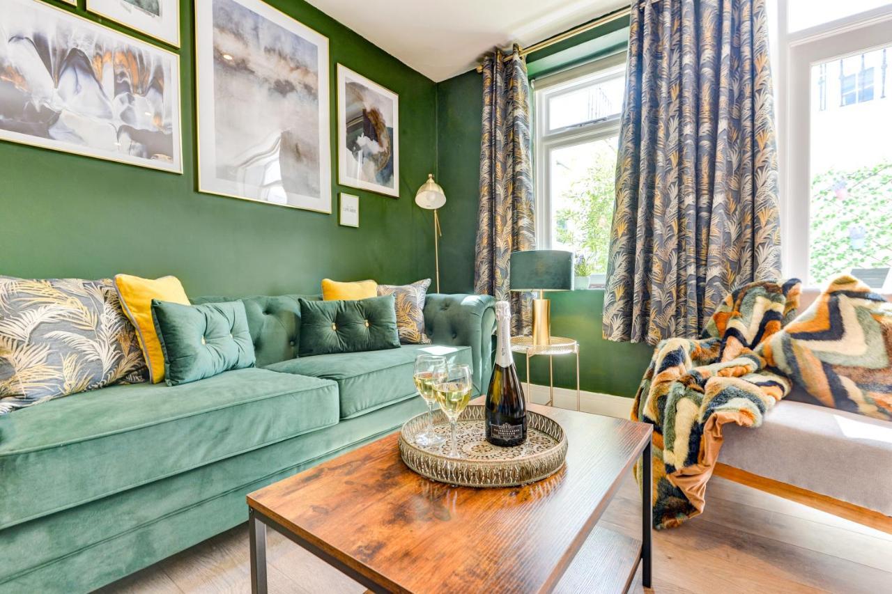 2 Bedroom Cosy Apartment, Powis Square - Appartement