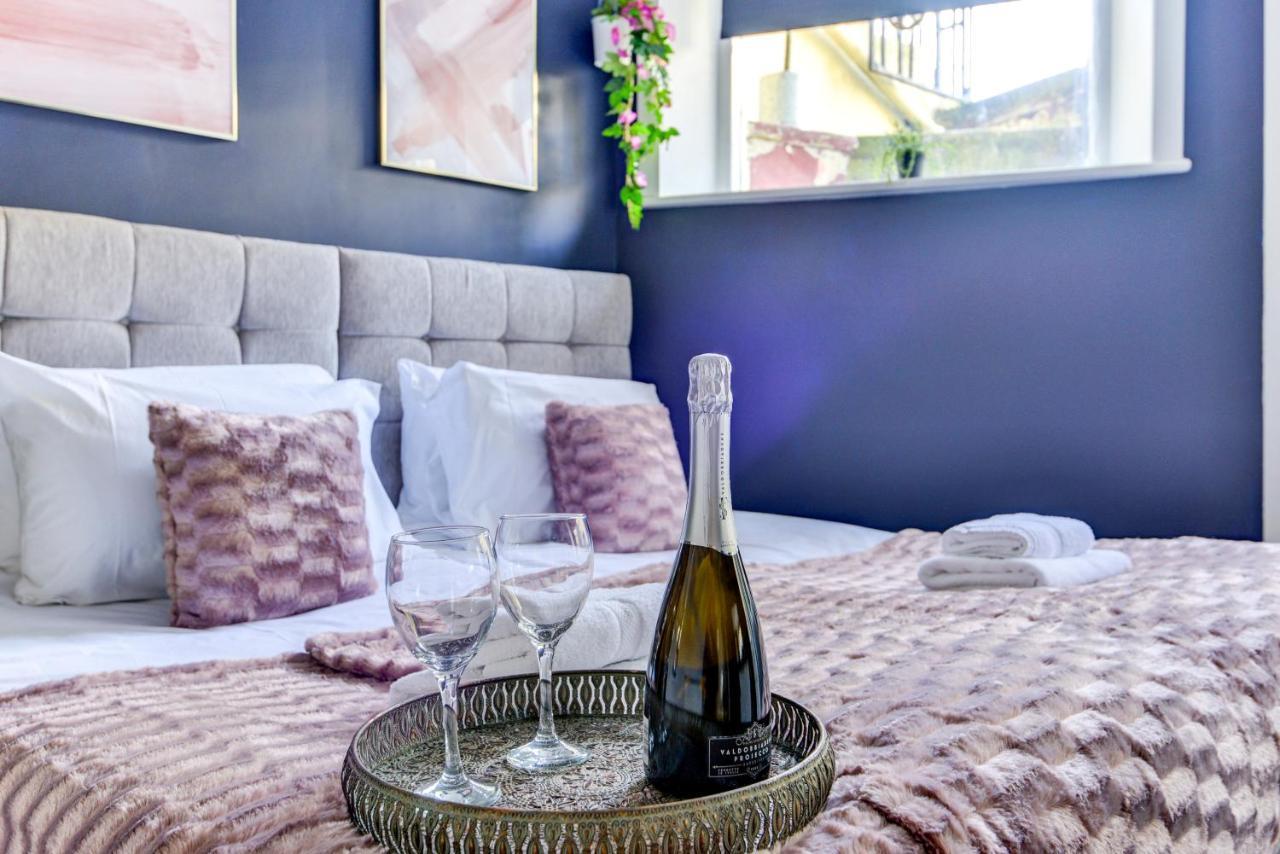 2 Bedroom Cosy Apartment, Powis Square - Appartement *